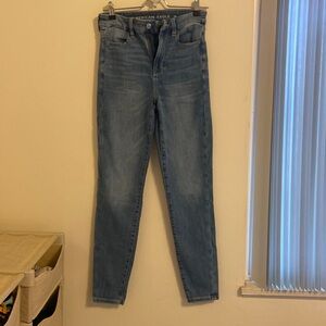 American Eagle Light Wash Skinny Jeans